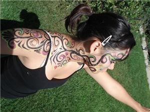 Giggles Faces N Glitter