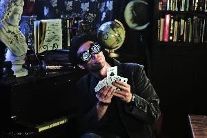 Darshwood - Magician, Hypnotist & Motivational Key Note Speaker