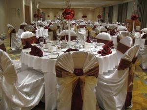 Glitz n' Glam Party Supply - Event Decor Rentals